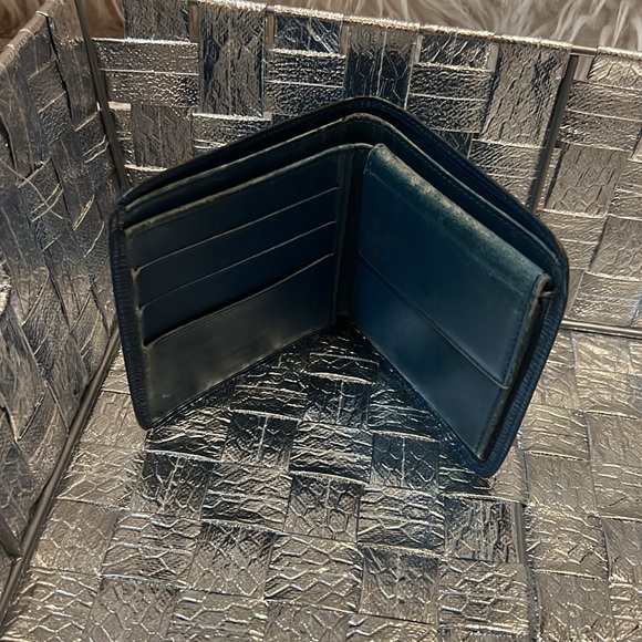 Authentic Louis Vuitton sapphire blue EPI bifold wallet - Picture 11 of 13